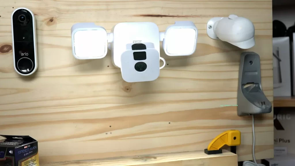 Attaching the camera to the mount for optimal positioning and stability
