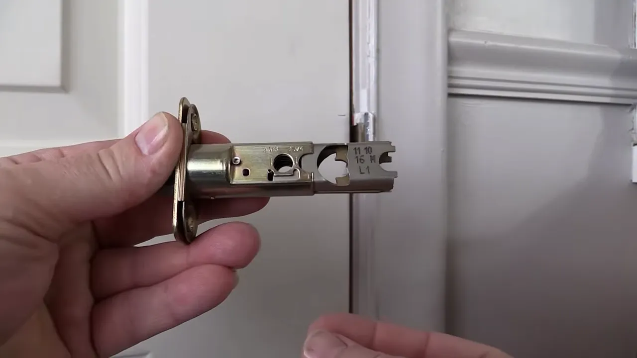 Factors to consider when choosing a door knob