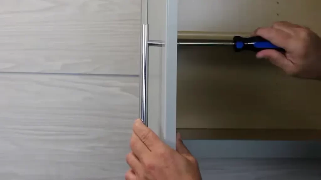 How to Install Cabinet Door Handles & Pulls - Decorative Hardware Installation_000208015