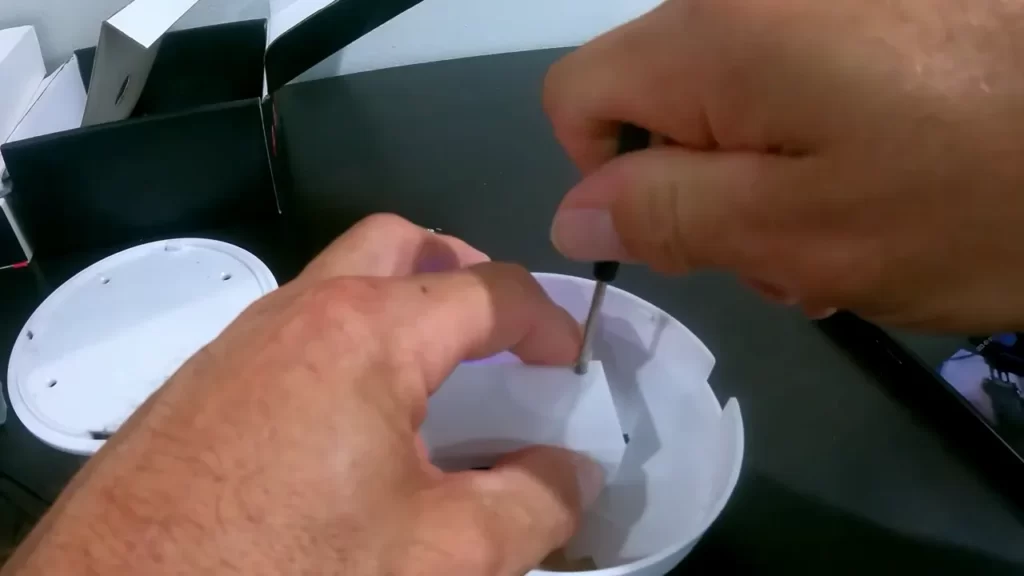 Removing the Smoke Detector Cover