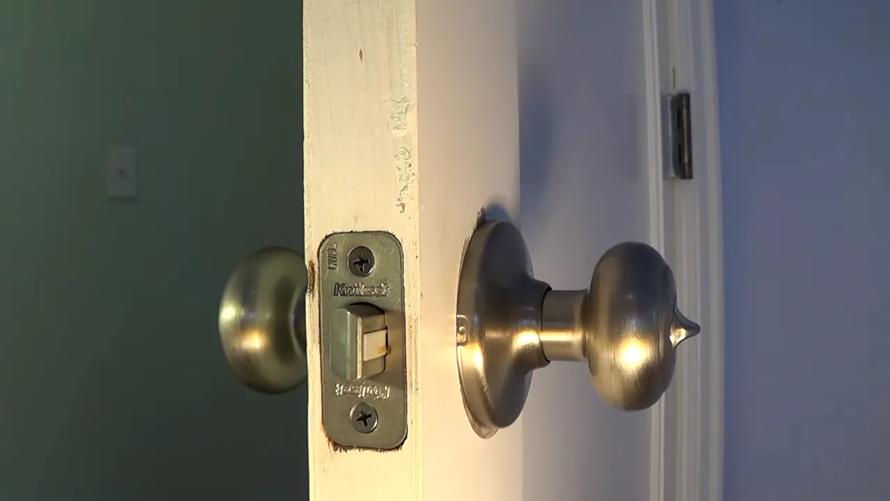 Common concerns and risks without a lock on your bedroom door