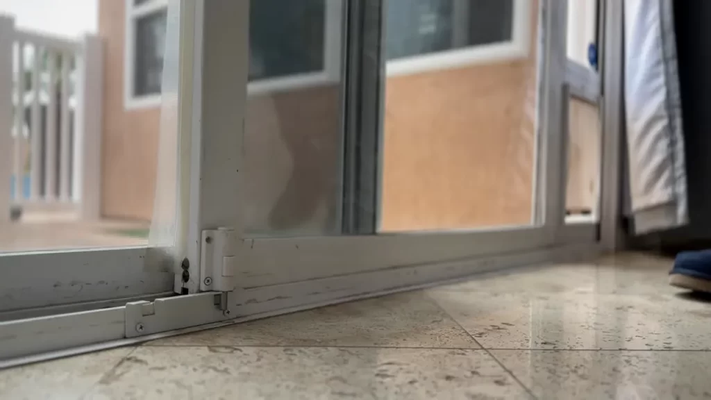 Determining the height and width for the lock placement