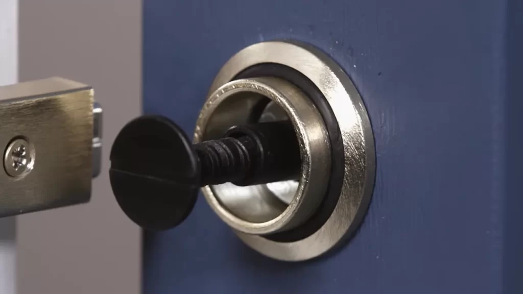Assess the condition and type of sliding door