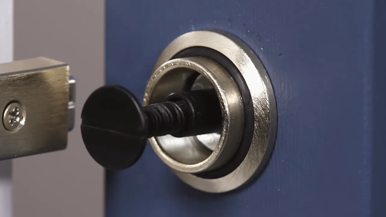 Assess the condition and type of sliding door