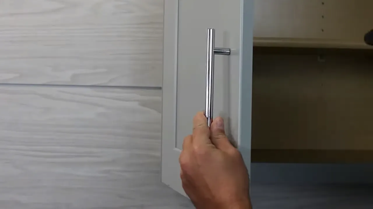 How to Install Cabinet Door Handles & Pulls - Decorative Hardware Installation_000204278